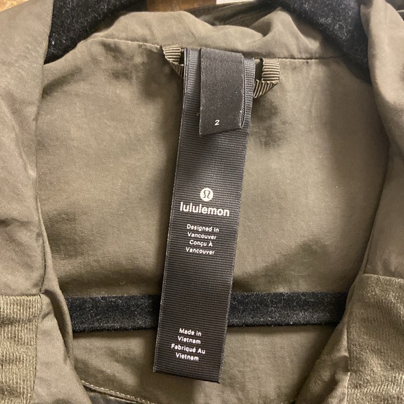 Lululemon || Green Rain Jacket - Picture 5 of 9